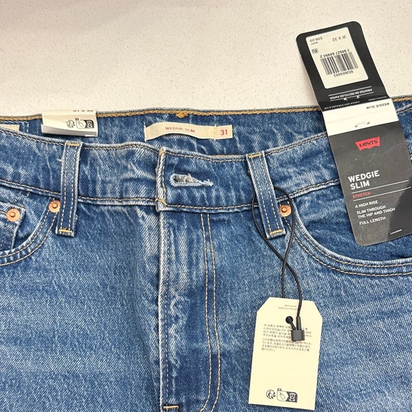 Levi's Women's Classic Blue Straight Leg Jeans - Picture 4 of 5